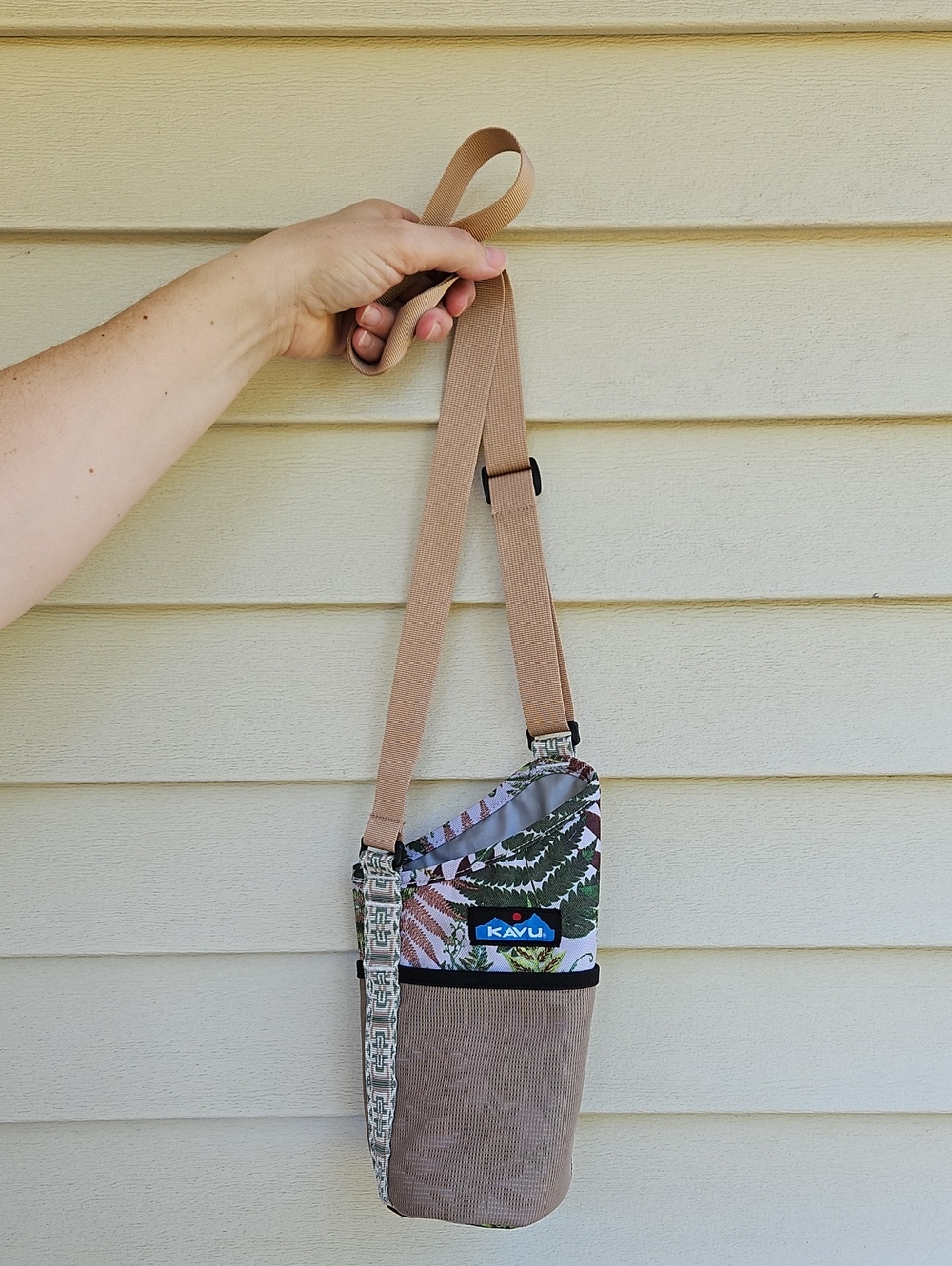 Kavu Crossbody Water Bottle Bag With Pockets
